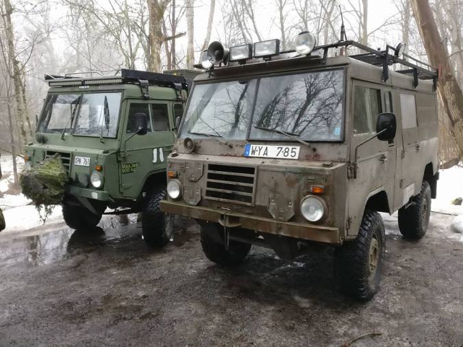 Armeija-kulkuneuvoja.