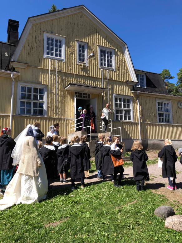 38471364_224481974904750_7126040769214808064_n