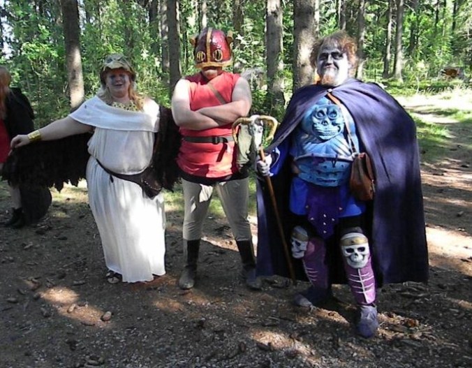 Universumin valtiaat hahmoja kuvassa.