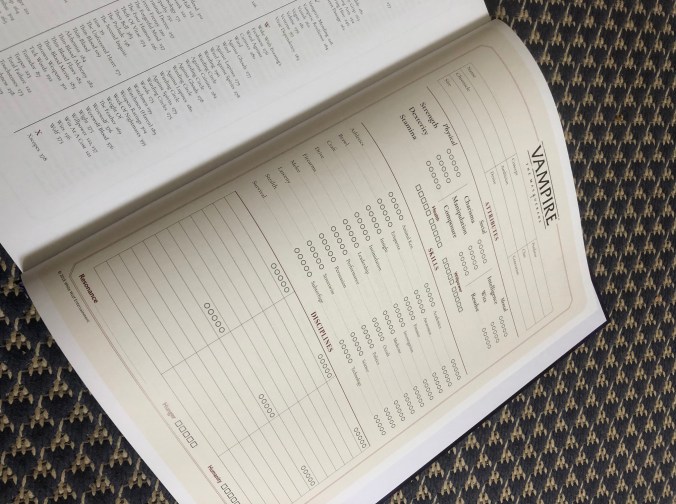 Kirjan hahmolomake kuvassa.