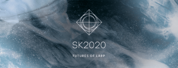 Kuvassa futusirtista taustaa vasten solmukohdan logo,, teksti SK2020 Futures of larp