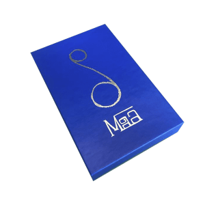 Maa-pelin paketin kuva.